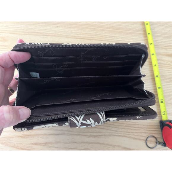 Vera Bradley Imperial Toile Quilted Zip Around Turn Lock Wallet/Cards 8 X 5 -EUC - Picture 12 of 16